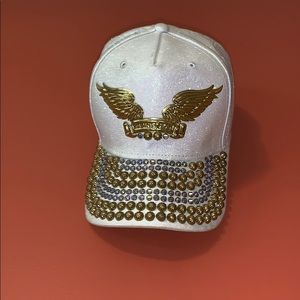 Women’s Robins Jean Hat.